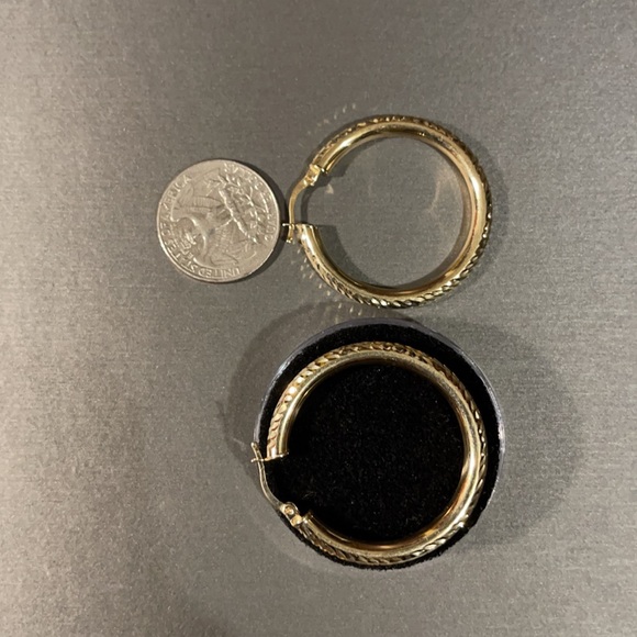 14kt gold women’s hoops - Picture 4 of 6